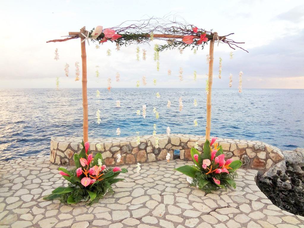 Idle Awhile Cliffs Hotel Negril Exterior photo