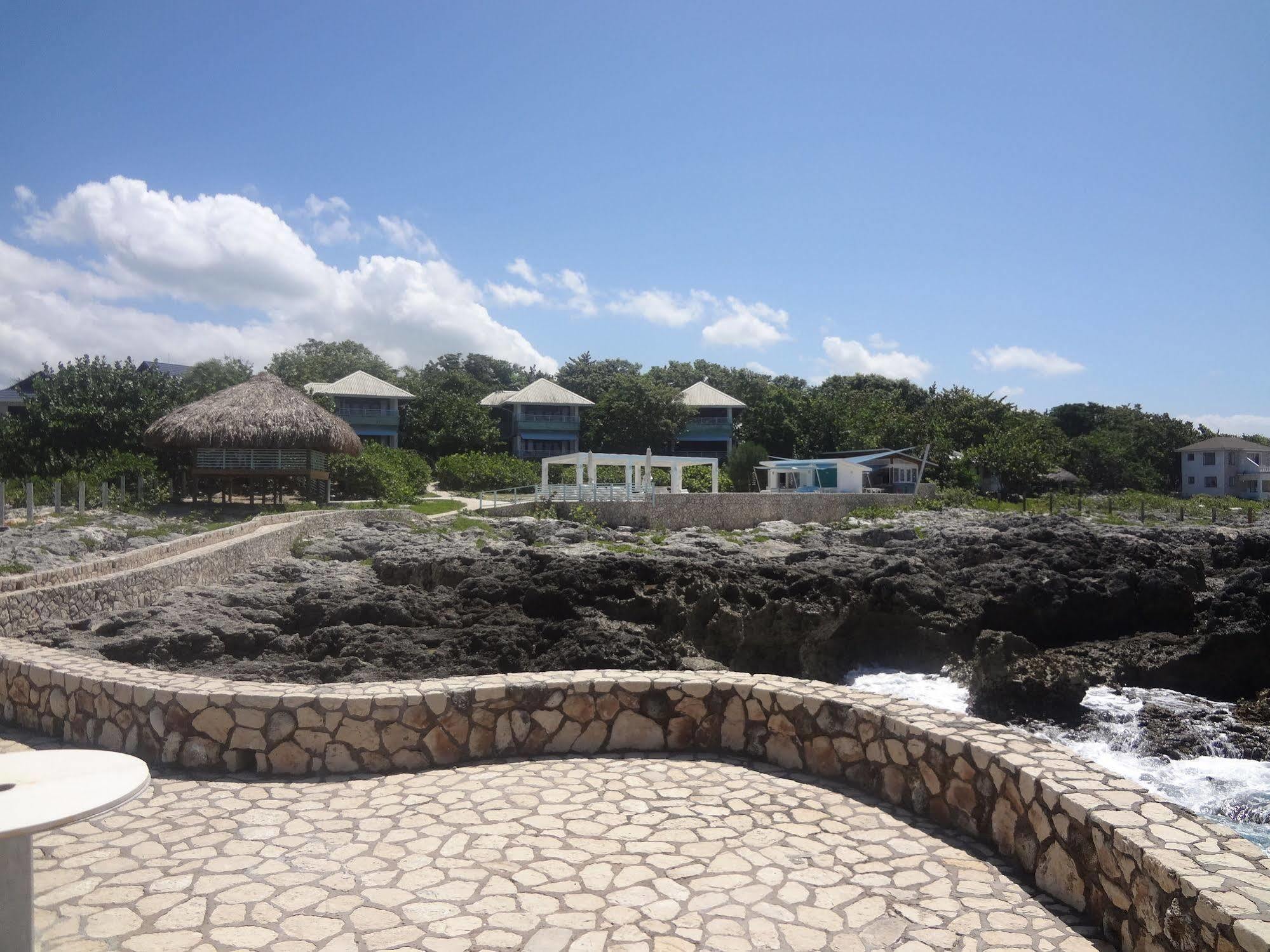 Idle Awhile Cliffs Hotel Negril Exterior photo