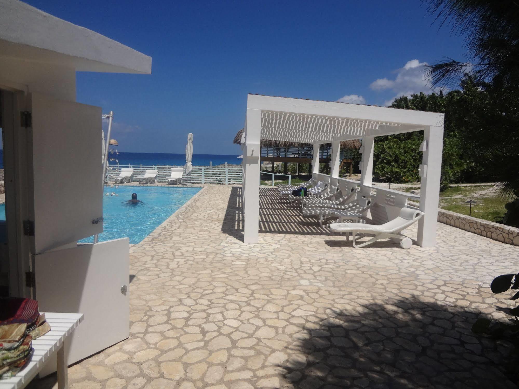 Idle Awhile Cliffs Hotel Negril Exterior photo